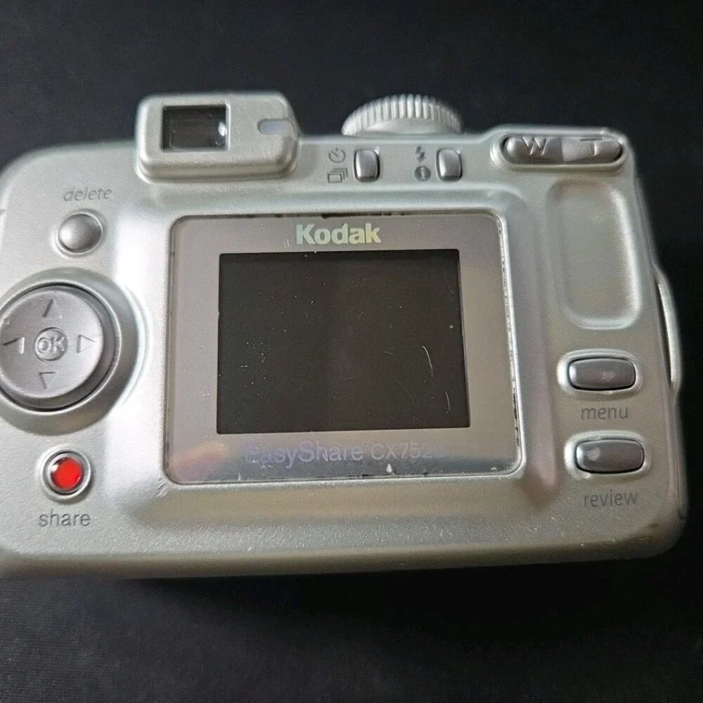 Kodak EasyShare CX7525 5MP Digital Camera For Parts, Not Working